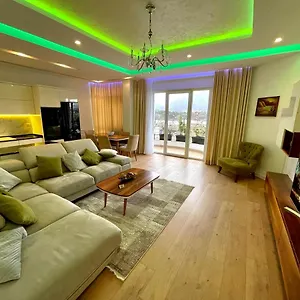 Queen's Luxury , تيرانا ألبانيا